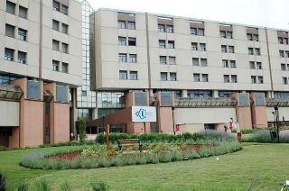 Ancona – Lite tra cliente e negoziante per un’arancia, entrambi all’ospedale